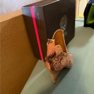 Vince Camuto Snakeskin Heels - Pink and Brown Size. 7.5. New.